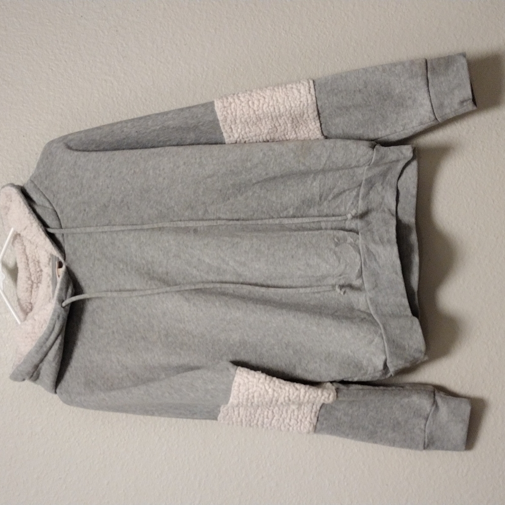 Grey fuzzy girls small selfie hoodie